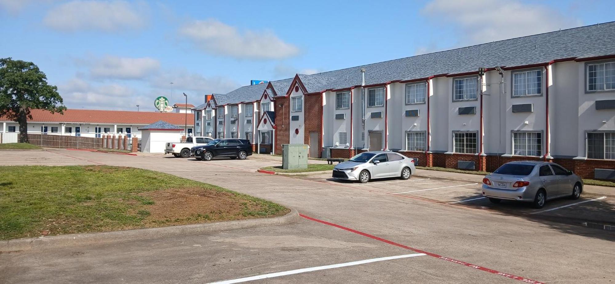 Red Roof Inn & Suites Euless - Dfw Airport Southwest Dış mekan fotoğraf